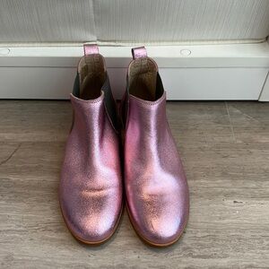Bonpoint metallic pink barely worn boots